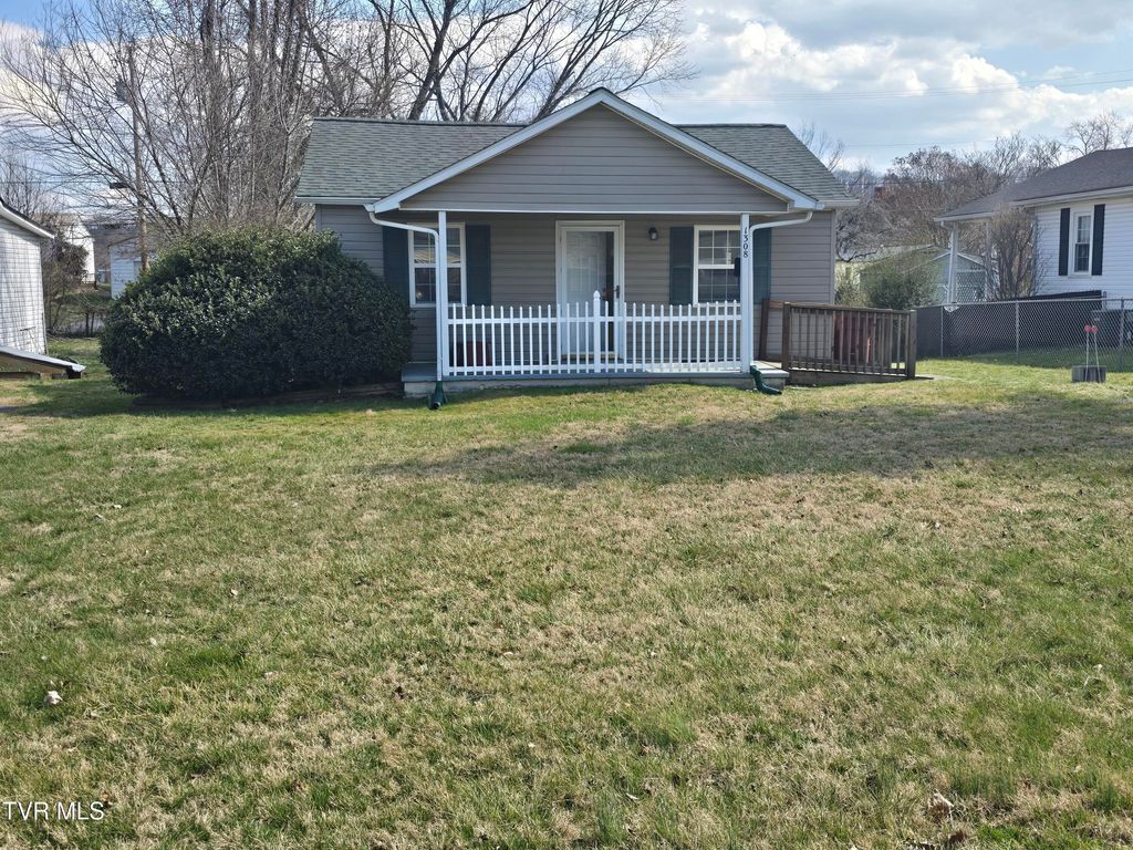 Photo of 1308 Chilhowie Avenue, Johnson City, TN 37601 (MLS # 9992358)