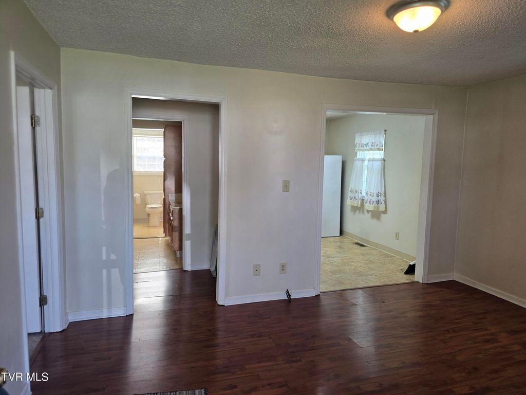 Photo of 1308 Chilhowie Avenue, Johnson City, TN 37601 (MLS # 9992358)