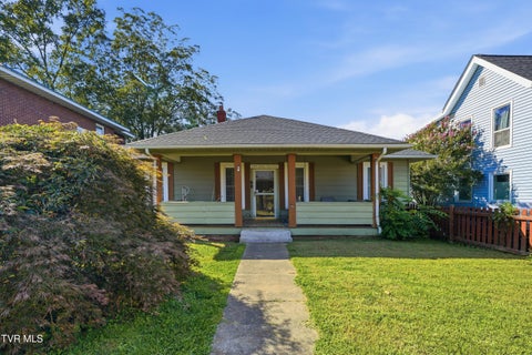 Photo of 709 Myrtle Avenue, Johnson City, TN 37601 (MLS # 10000223)