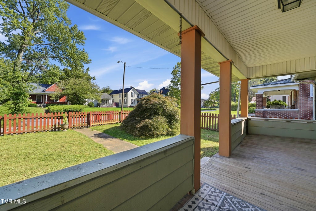 Photo of 709 Myrtle Avenue, Johnson City, TN 37601 (MLS # 10000223)