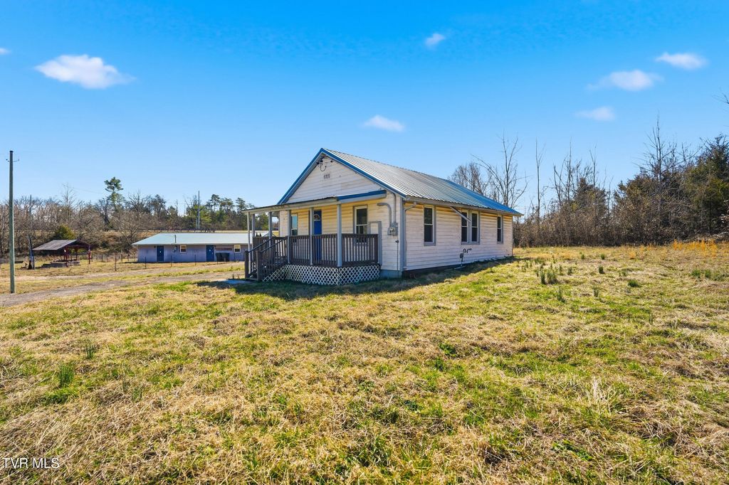 Photo of 40 Mount Pleasant Circle, Greeneville, TN 37743 (MLS # 9991727)