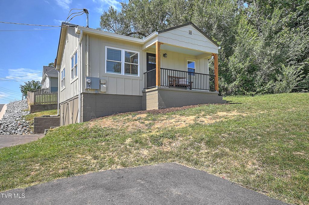 Photo of 113212 Virginia Avenue, Bristol, TN 37620 (MLS # 9987461)