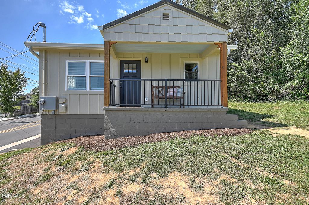 Photo of 113212 Virginia Avenue, Bristol, TN 37620 (MLS # 9987461)