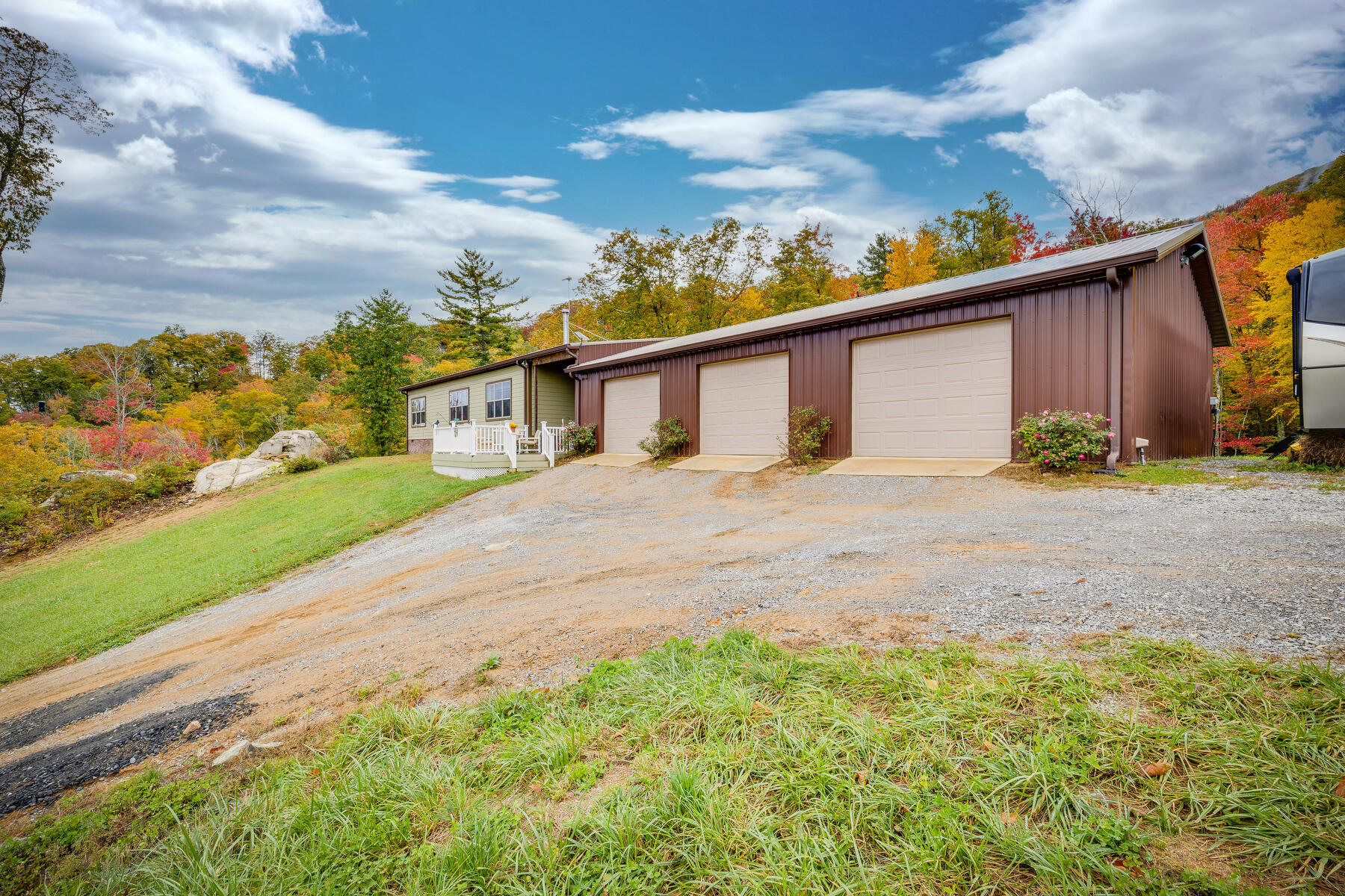 292 Old Railroad Grade Road, Roan Mountain, Tennessee image 9