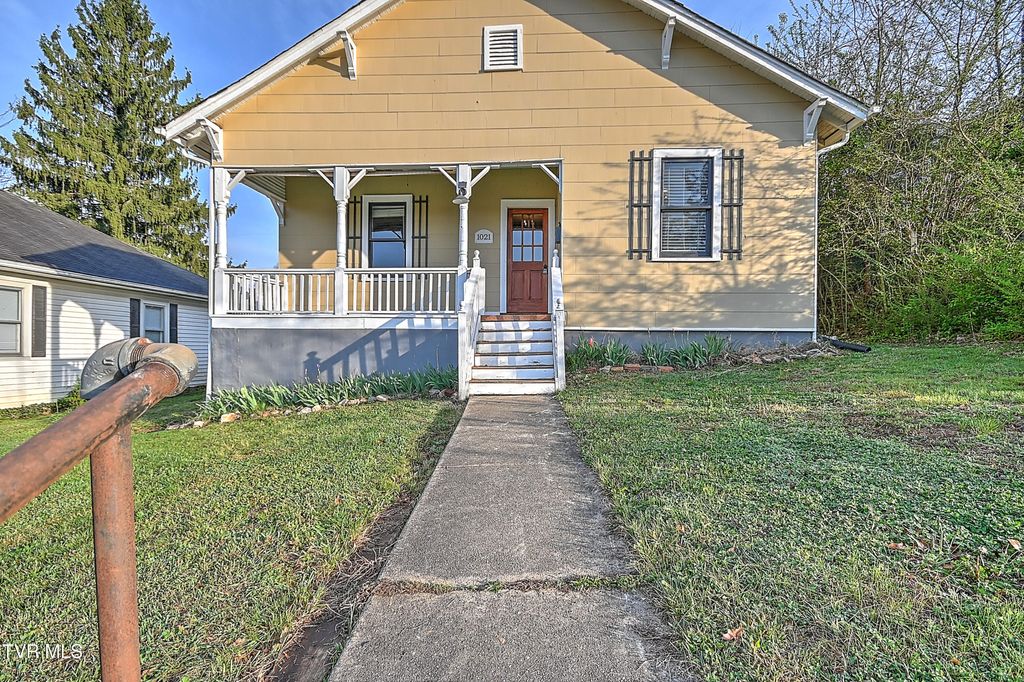 Photo of 1021 Lawrence Avenue, Bristol, VA 24201 (MLS # 9993555)