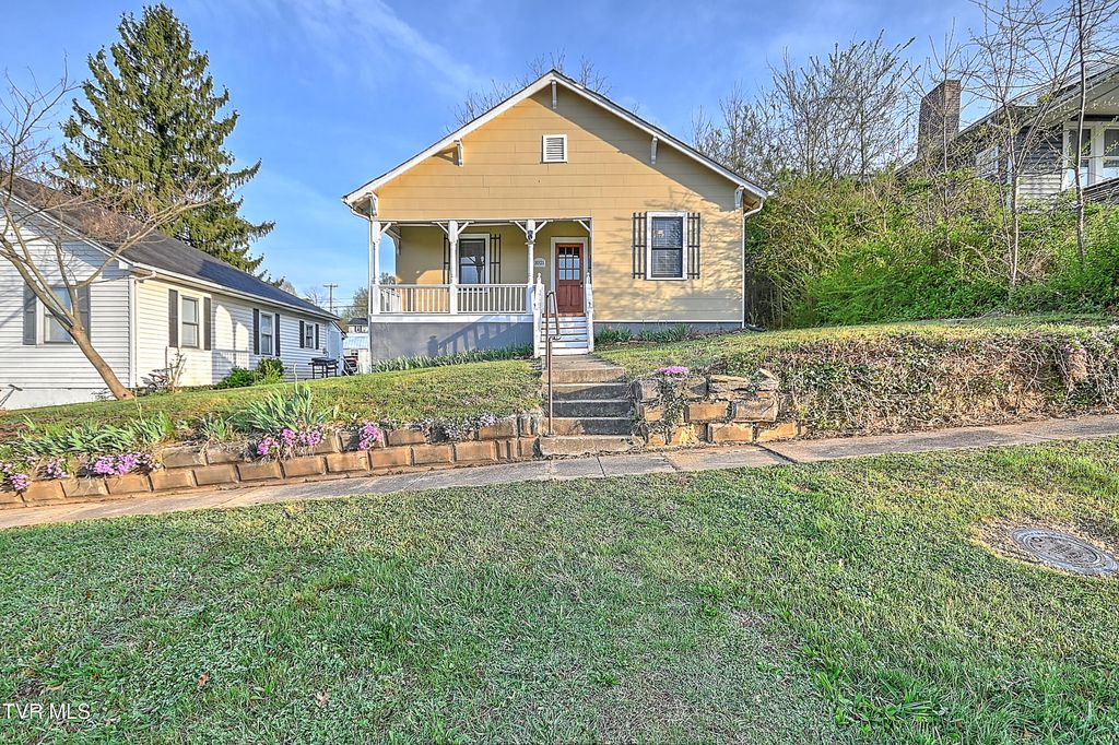 Photo of 1021 Lawrence Avenue, Bristol, VA 24201 (MLS # 9993555)