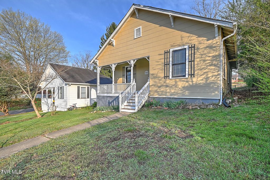 Photo of 1021 Lawrence Avenue, Bristol, VA 24201 (MLS # 9993555)