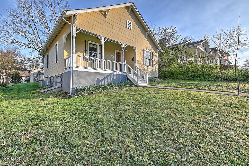 Photo of 1021 Lawrence Avenue, Bristol, VA 24201 (MLS # 9993555)