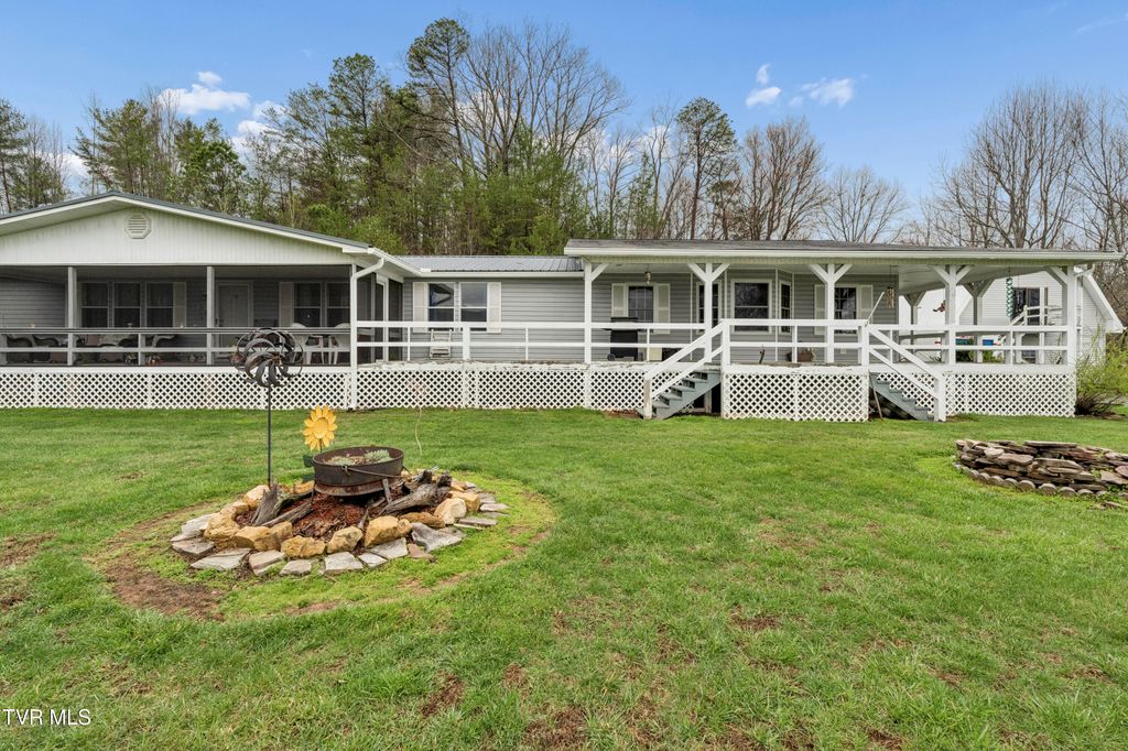 Photo of 958 Avery Branch Road, Mountain City, TN 37683 (MLS # 9993020)