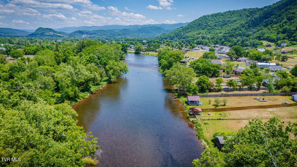 Photo of 1397 Broad Street, Elizabethton, TN 37643 (MLS # 9995804)