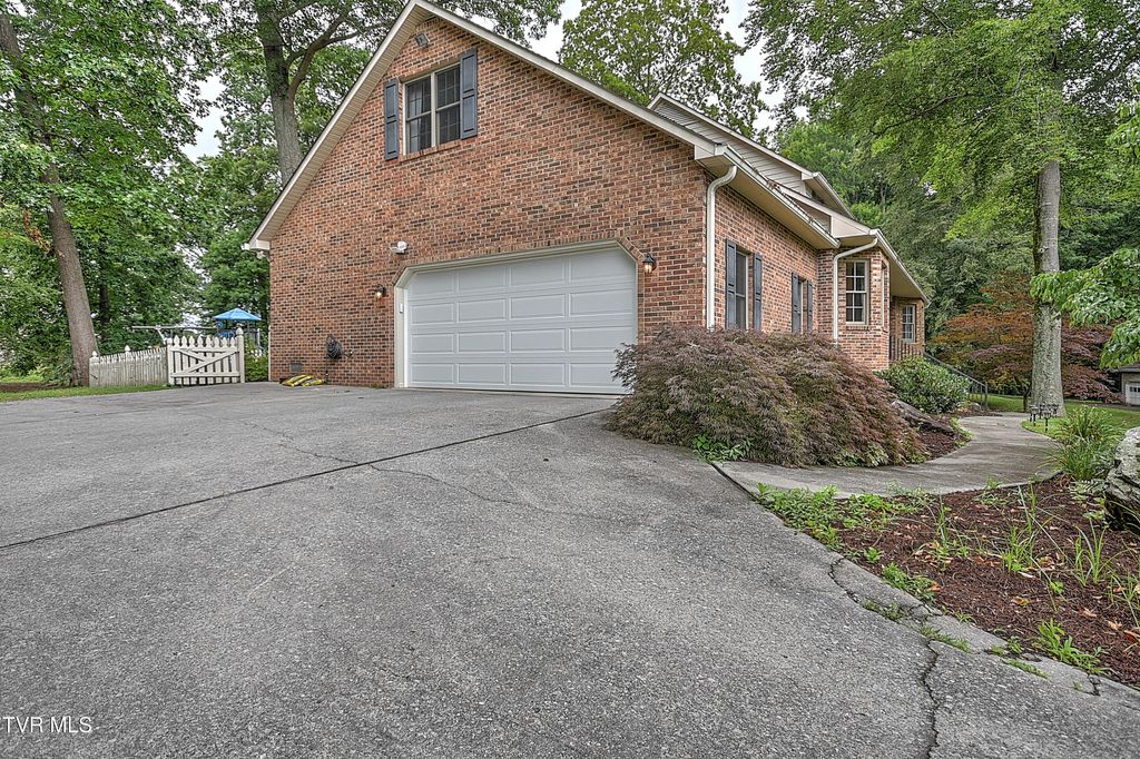 Photo of 1239 Olde Oaks Drive, Gray, TN 37615 (MLS # 9981935)