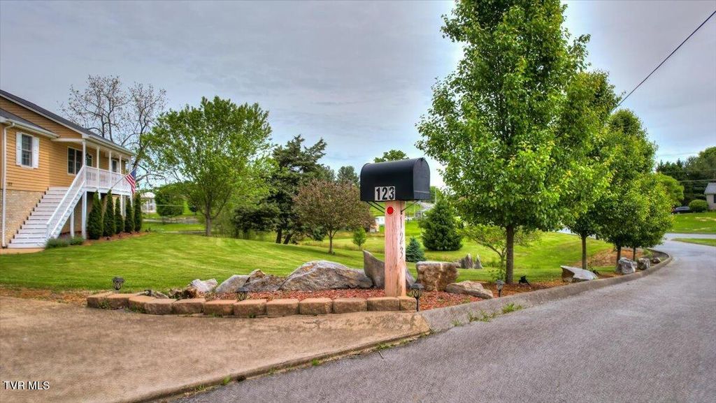 Photo of 123 Bermuda Drive, Jonesborough, TN 37659 (MLS # 9991738)