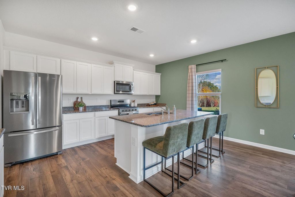 Photo of 229 Artist Avenue, Johnson City, TN 37615 (MLS # 9989486)