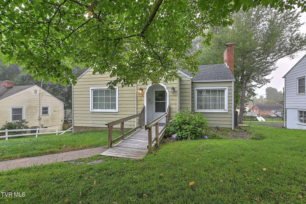 Photo of 1852 Oakwood Drive, Kingsport, TN 37664 (MLS # 9999771)