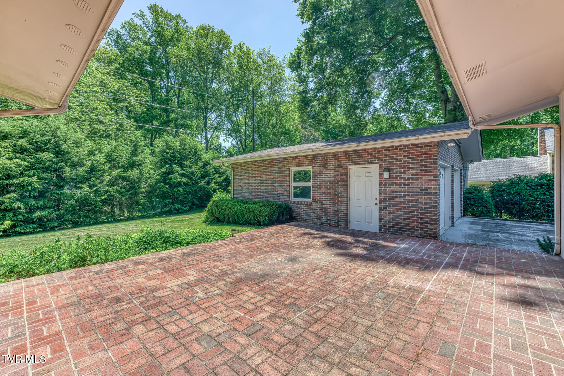 1013 King Richard Boulevard