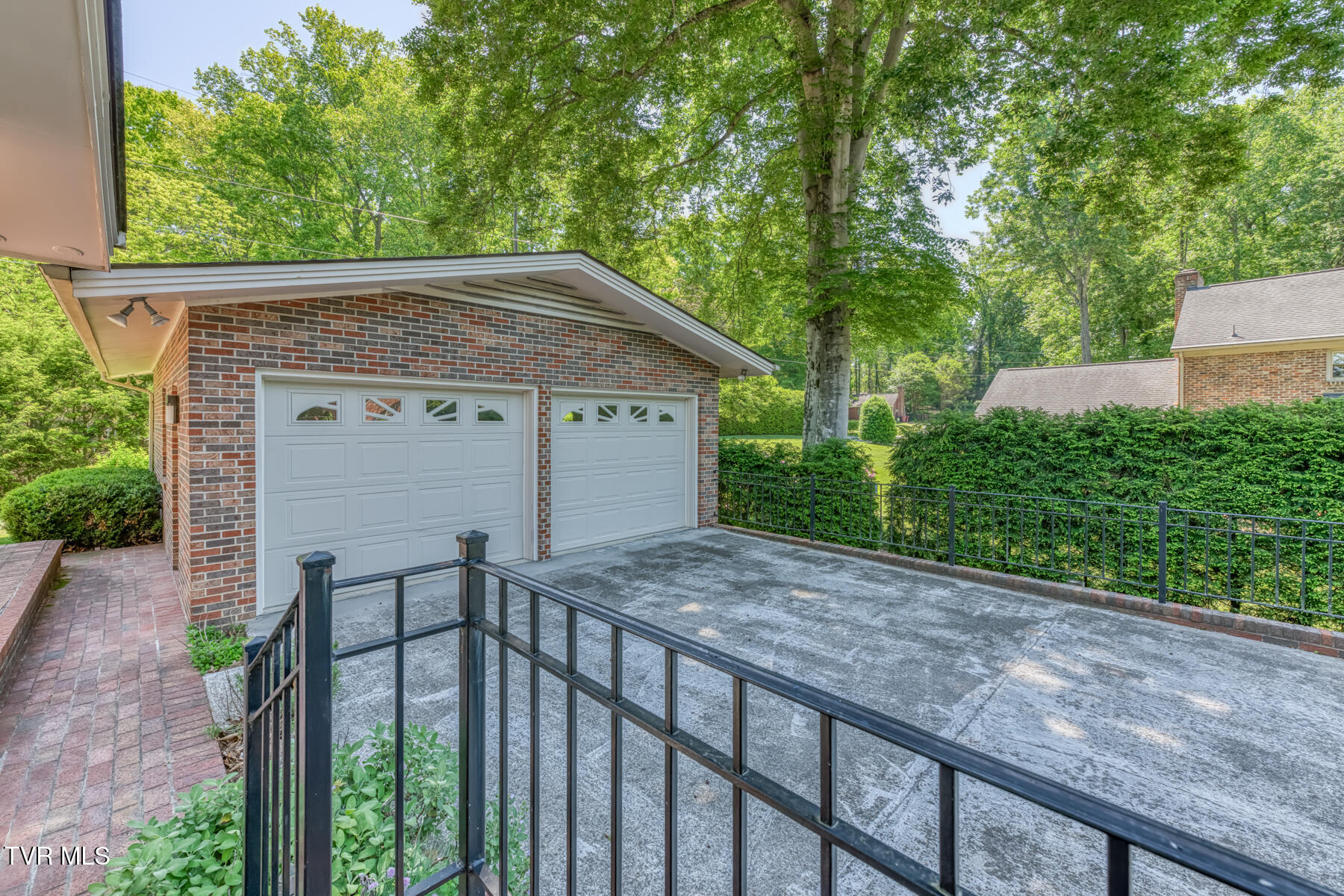 1013 King Richard Boulevard