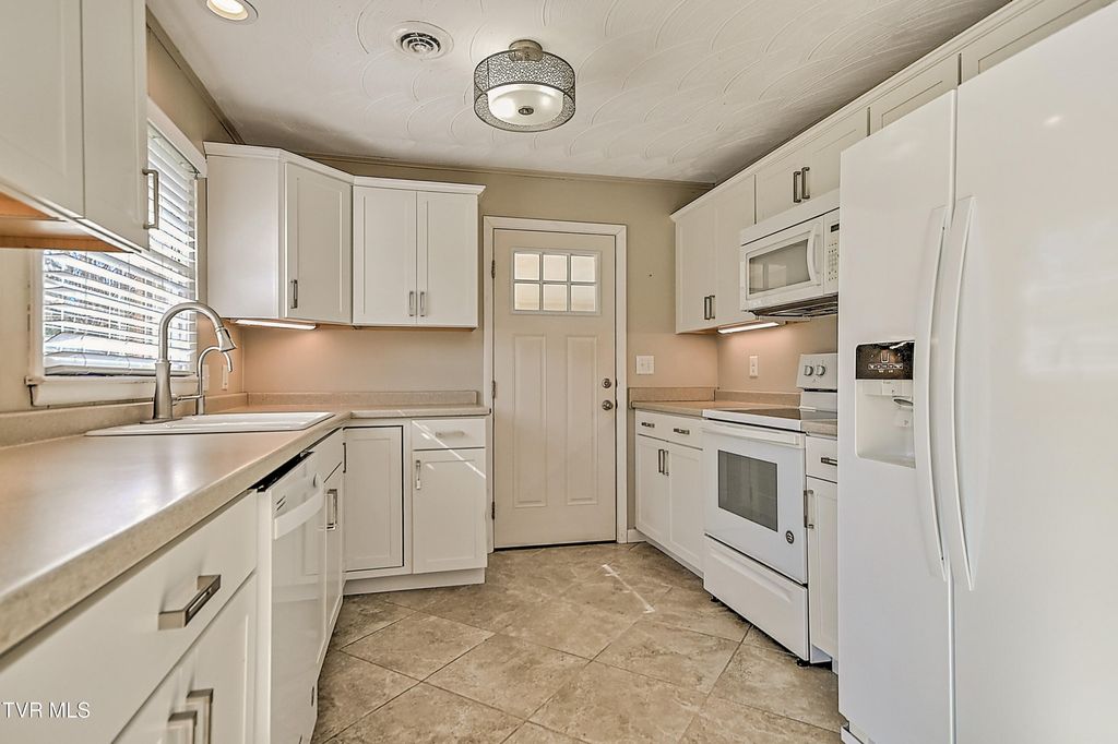 Photo of 115 Edgefield Road, Bristol, TN 37620 (MLS # 9993683)