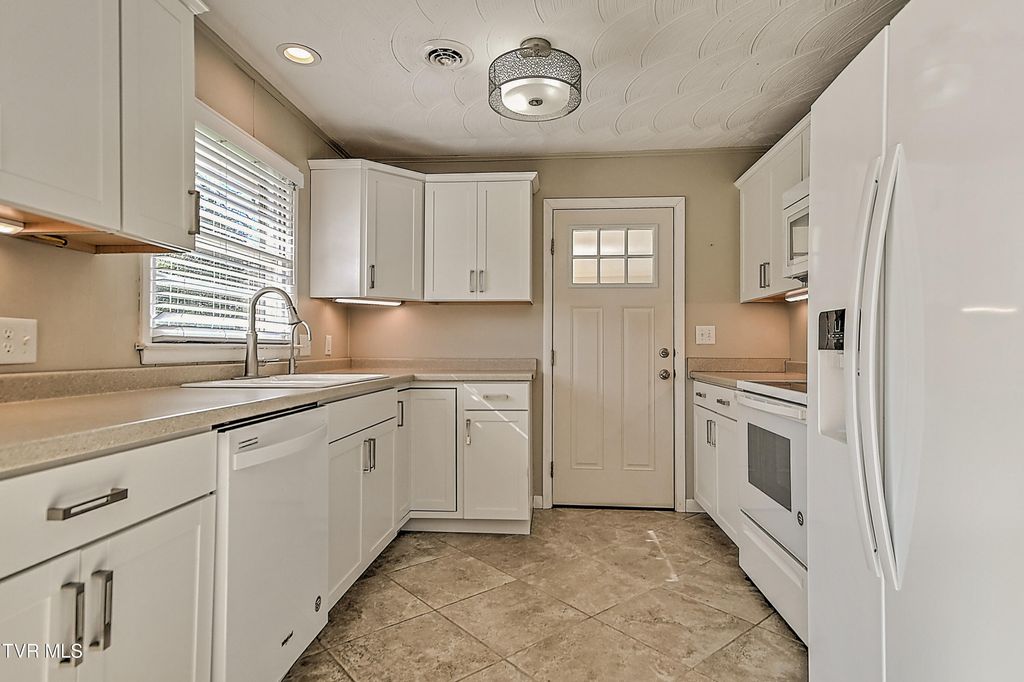 Photo of 115 Edgefield Road, Bristol, TN 37620 (MLS # 9993683)