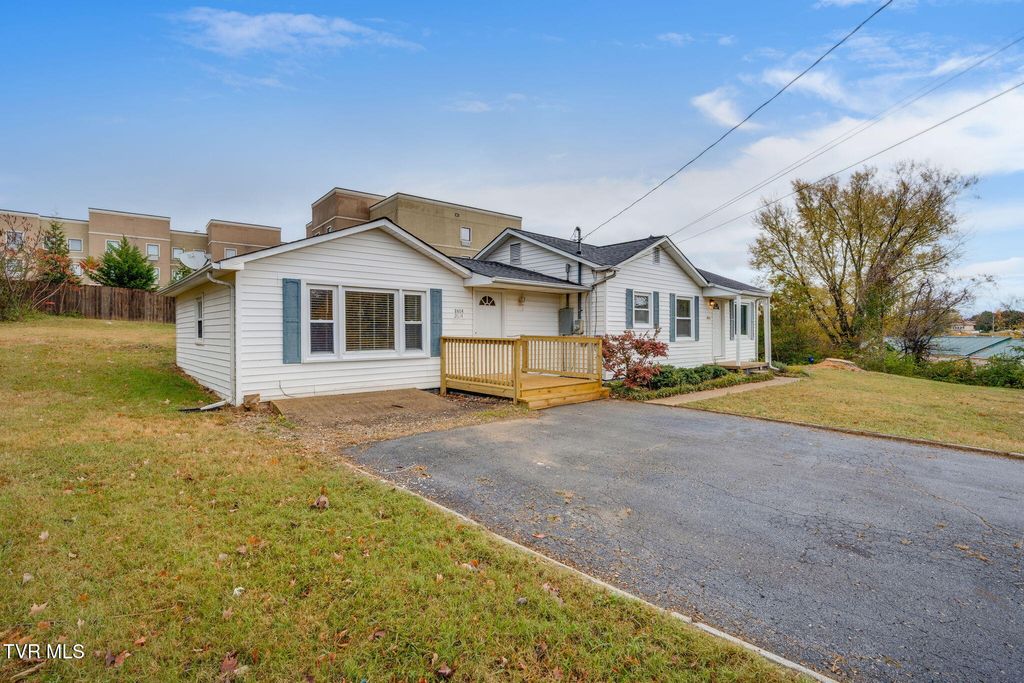 Photo of 2614 Mimosa Lane, Johnson City, TN 37604 (MLS # 9993416)