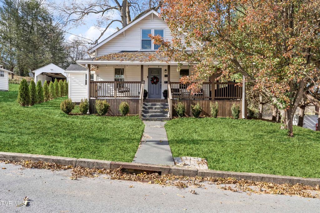 Photo of 706 Treadway Street, Johnson City, TN 37604 (MLS # 9988254)