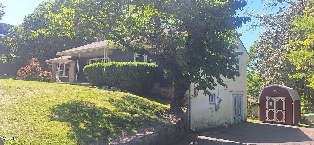 Photo of 2409 Anderson Street, Bristol, TN 37620 (MLS # 9995405)