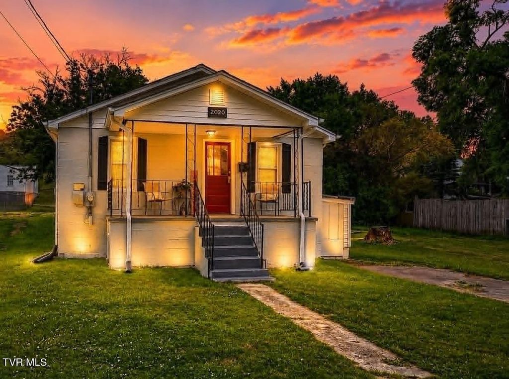 Photo of 2020 Shelby Street, Bristol, TN 37620 (MLS # 9995796)