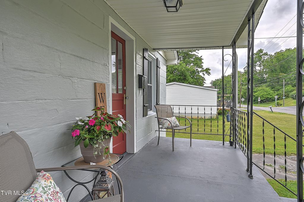 Photo of 2020 Shelby Street, Bristol, TN 37620 (MLS # 9995796)