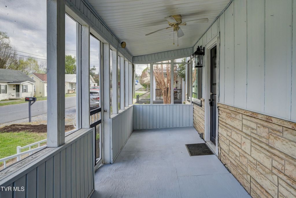 Photo of 701 Roan Street, Elizabethton, TN 37643 (MLS # 9993121)