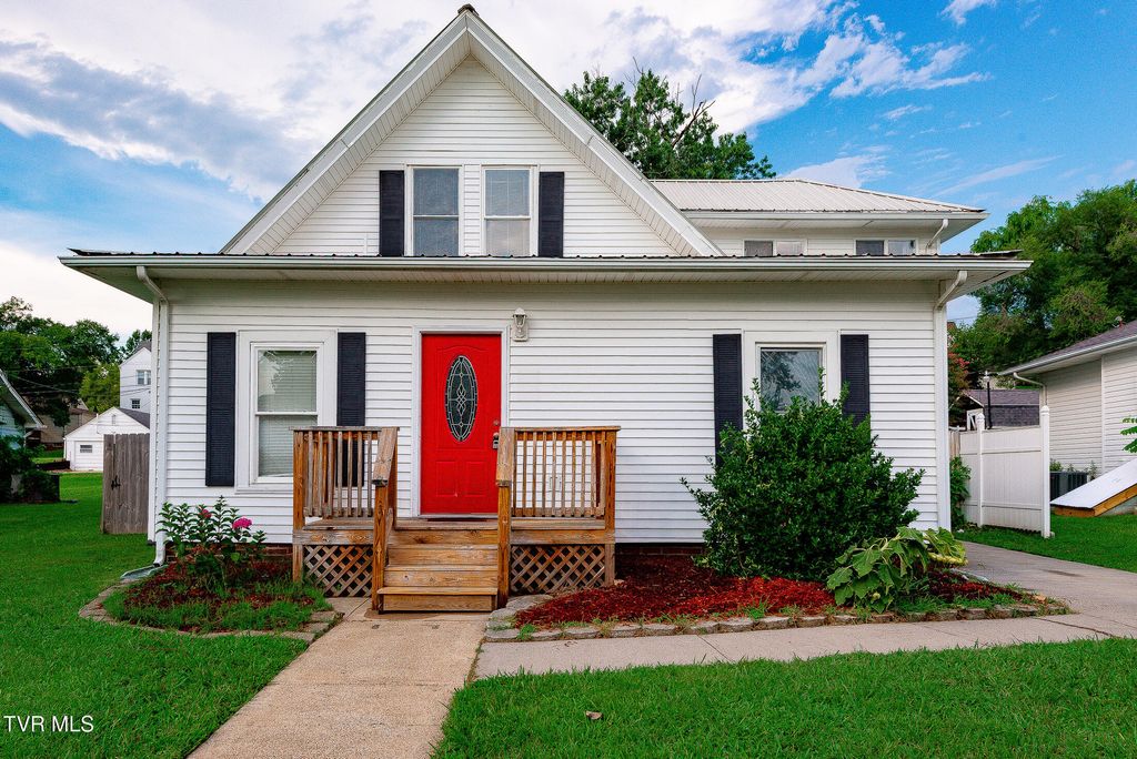 Photo of 142 Wanola Avenue, Kingsport, TN 37660 (MLS # 9984649)