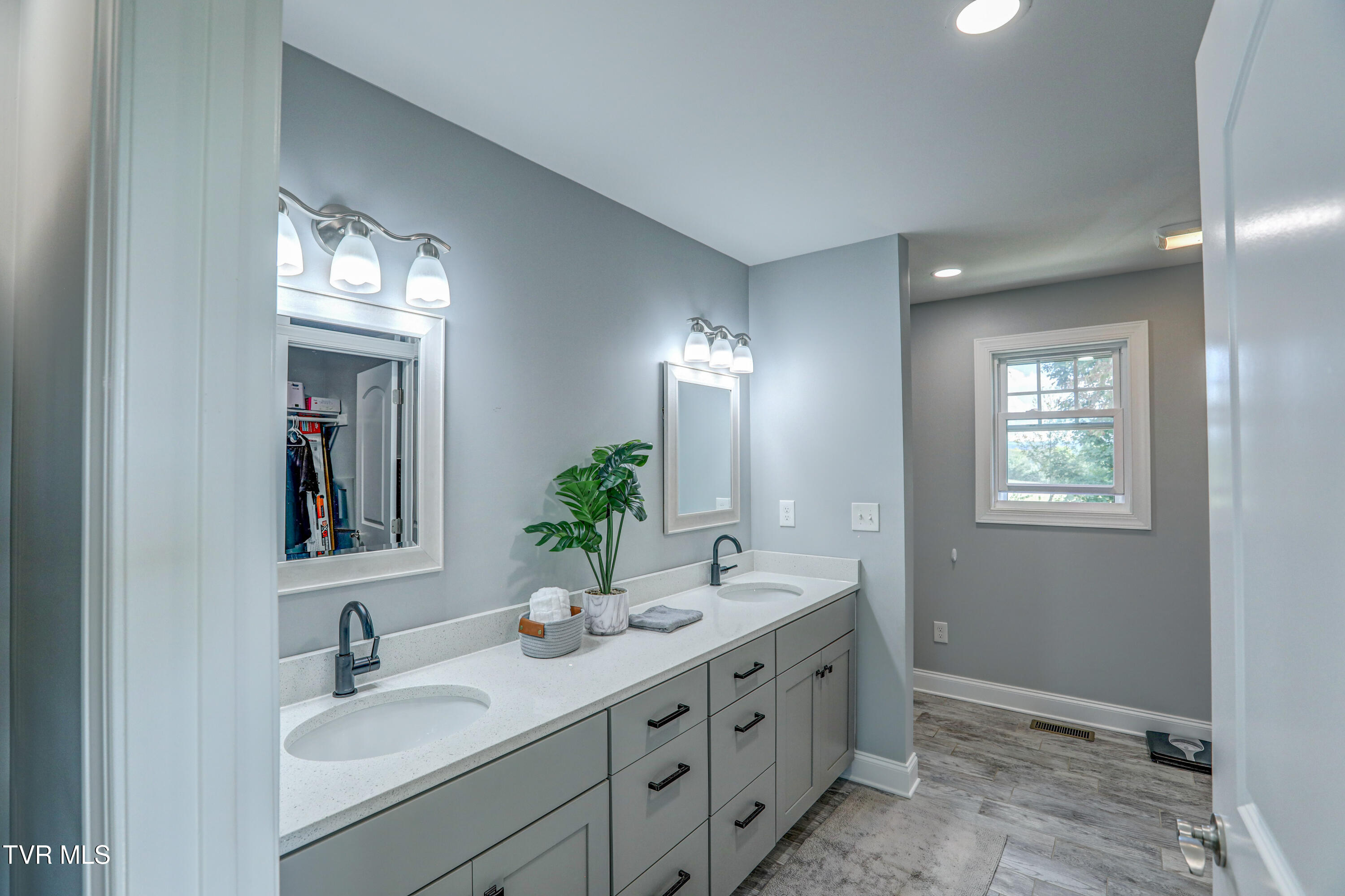 296 Allenwood Drive, Surgoinsville, Tennessee image 22