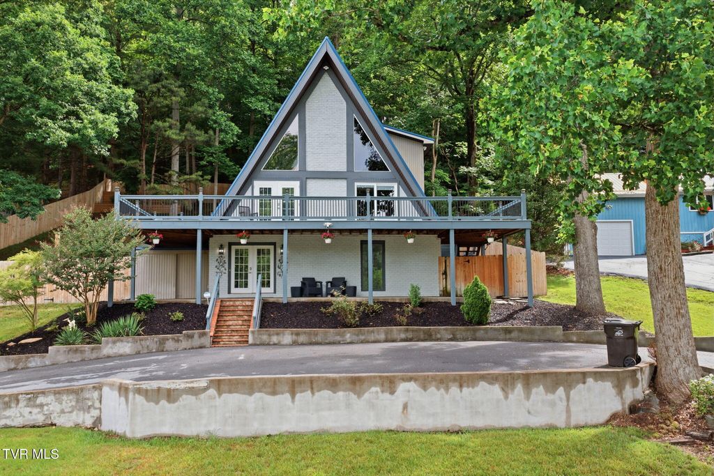 Photo of 440 Lakeshore Road, Bluff City, TN 37618 (MLS # 9996105)