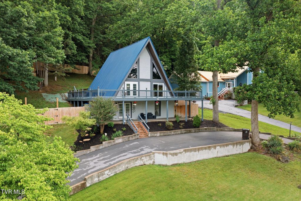 Photo of 440 Lakeshore Road, Bluff City, TN 37618 (MLS # 9996105)