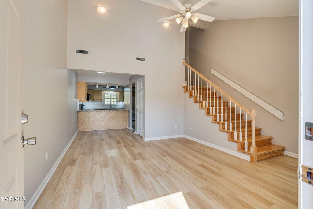 Photo of 404 Phoenix Court Ct #404, Kingsport, TN 37663 (MLS # 9986676)
