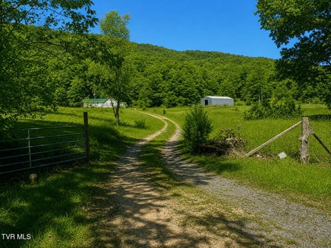 Homes For Sale - 1393 Caney Valley Loop<br/> Hawkins County, Surgoinsville, TN 37873