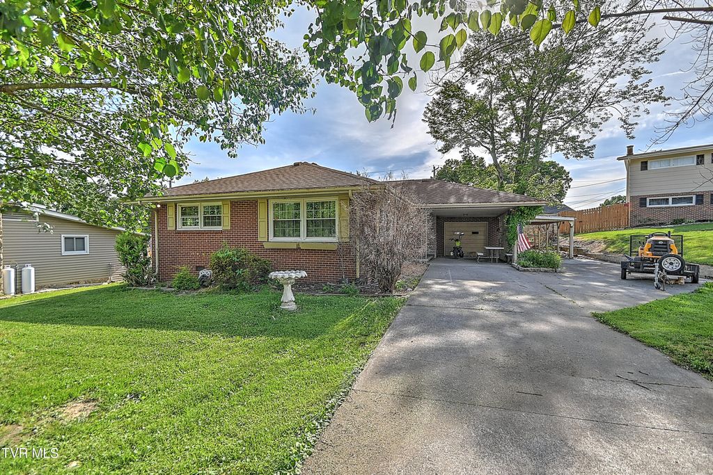 Photo of 2008 Brookwood Road, Kingsport, TN 37664 (MLS # 9995516)