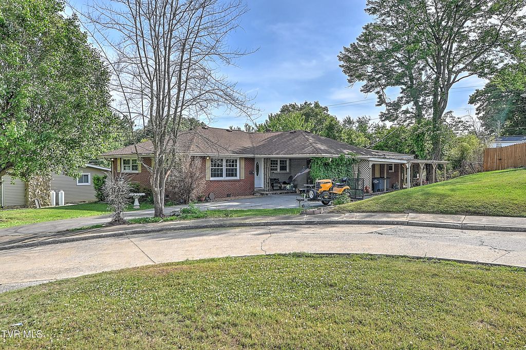 Photo of 2008 Brookwood Road, Kingsport, TN 37664 (MLS # 9995516)
