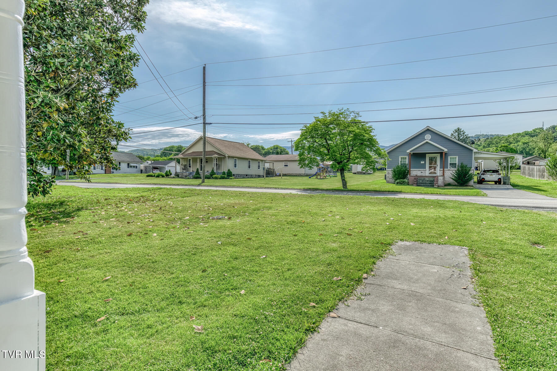 945 North Elm Avenue