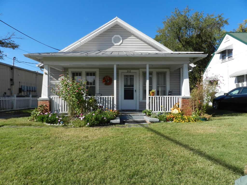 Photo of 200202 Main Street, Mount Carmel, TN 37645 (MLS # 9958777)