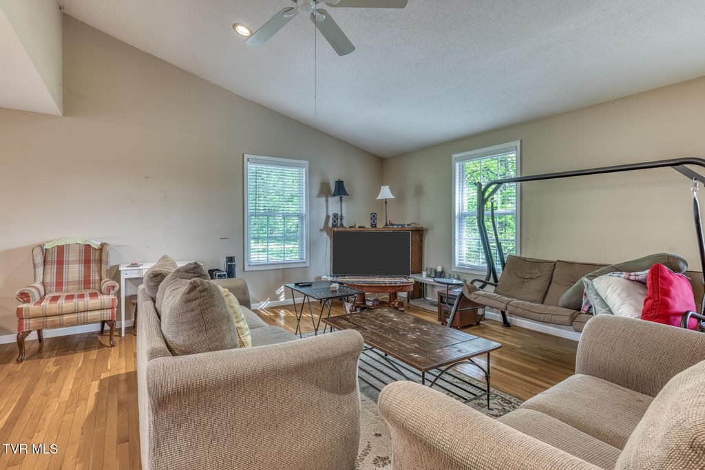 Photo of 356 Poplar Ridge Road, Piney Flats, TN 37686 (MLS # 9997626)