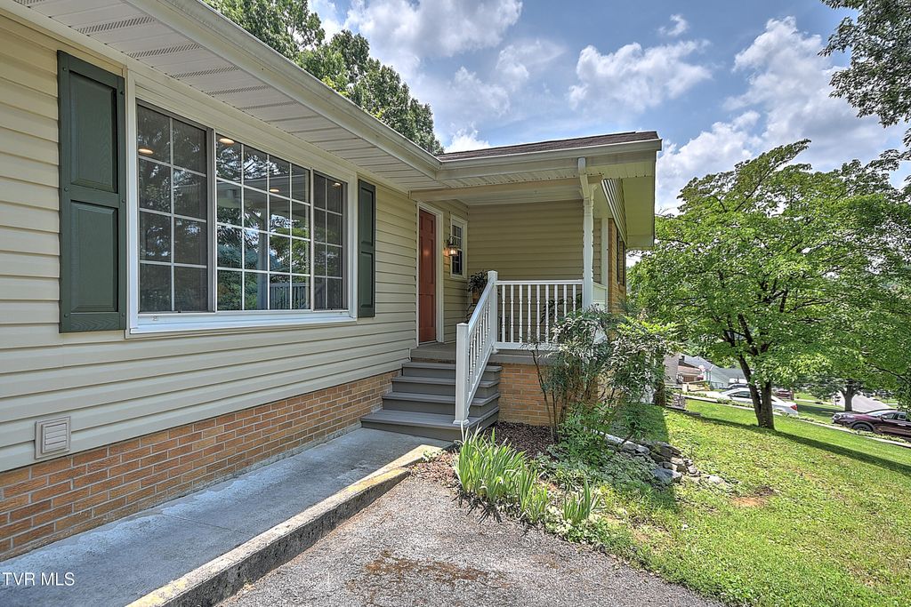 Photo of 195 Pineview Drive, Bristol, VA 24201 (MLS # 9997438)