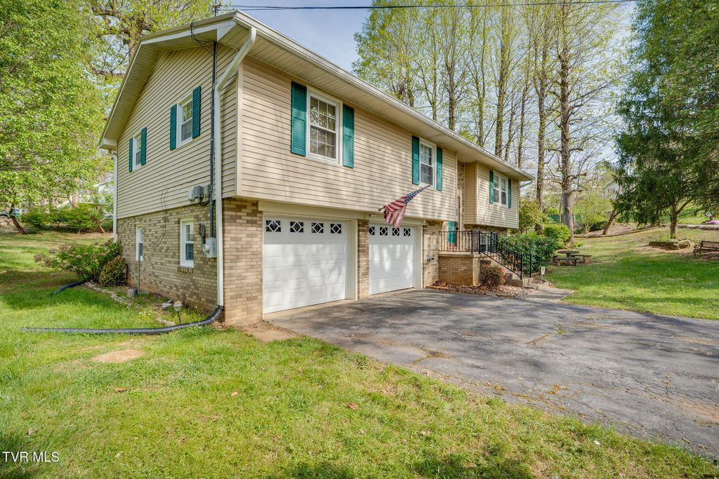 Photo of 121 Independence Lane, Elizabethton, TN 37643 (MLS # 9993591)