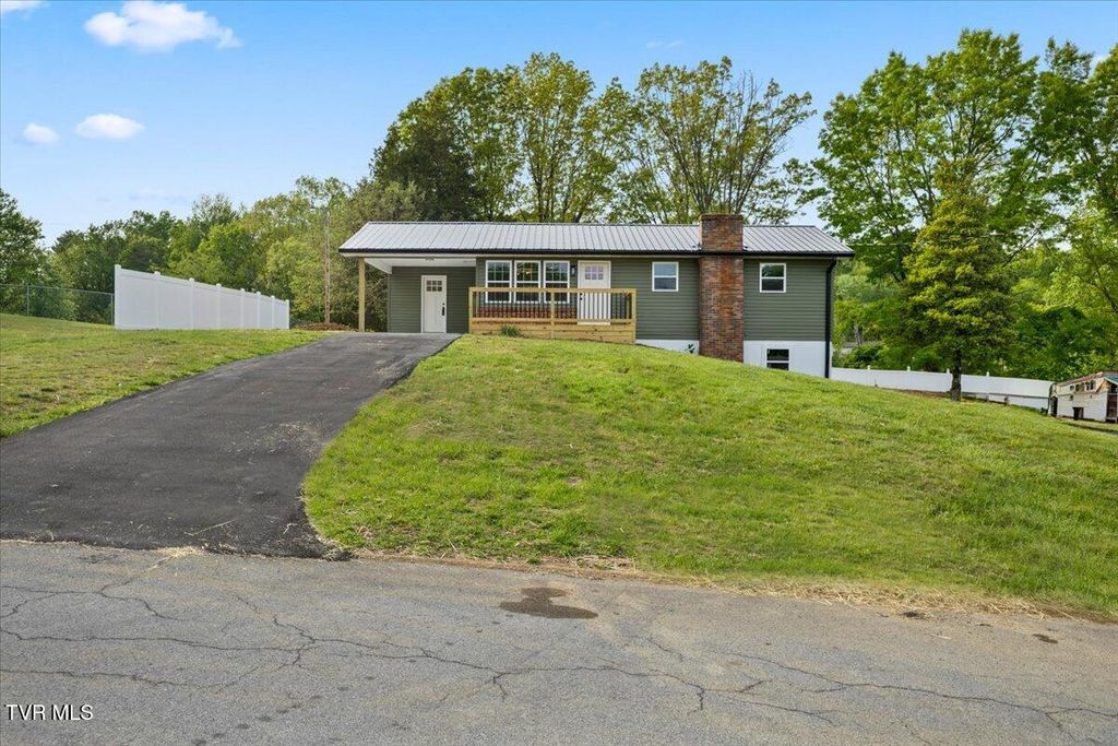 Photo of 225 Lisa Lane, Piney Flats, TN 37686 (MLS # 9994284)