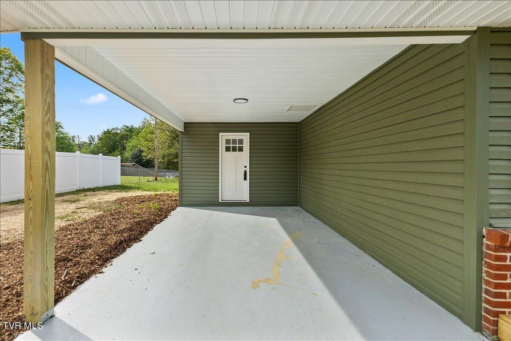 Photo of 225 Lisa Lane, Piney Flats, TN 37686 (MLS # 9994284)