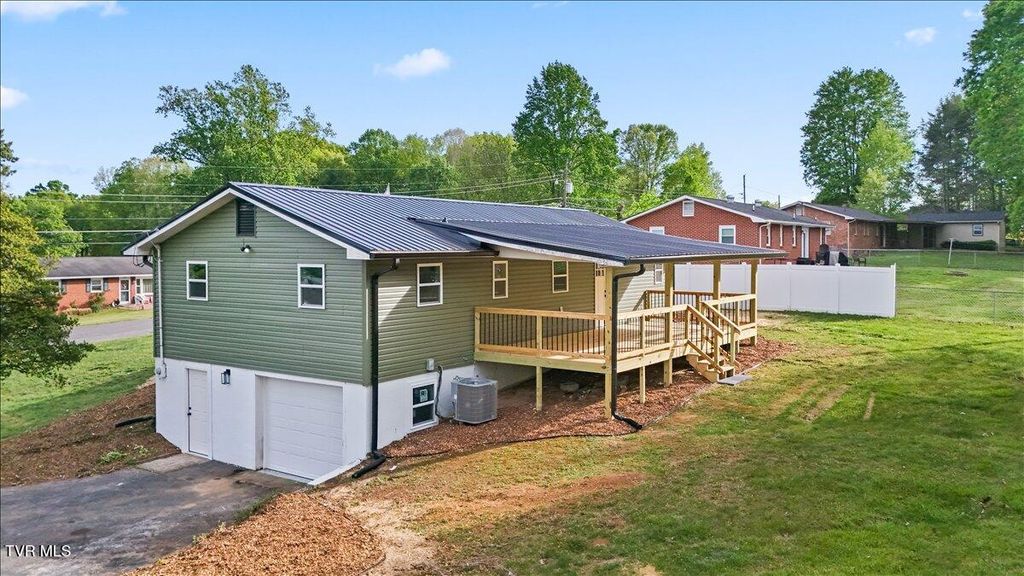 Photo of 225 Lisa Lane, Piney Flats, TN 37686 (MLS # 9994284)