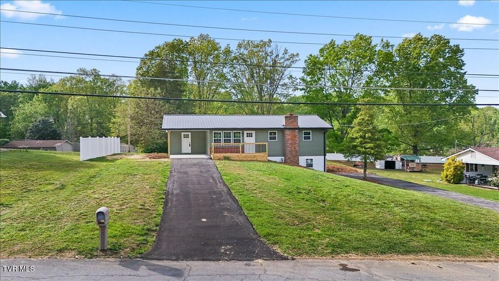 Photo of 225 Lisa Lane, Piney Flats, TN 37686 (MLS # 9994284)