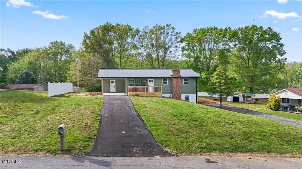 Photo of 225 Lisa Lane, Piney Flats, TN 37686 (MLS # 9994284)