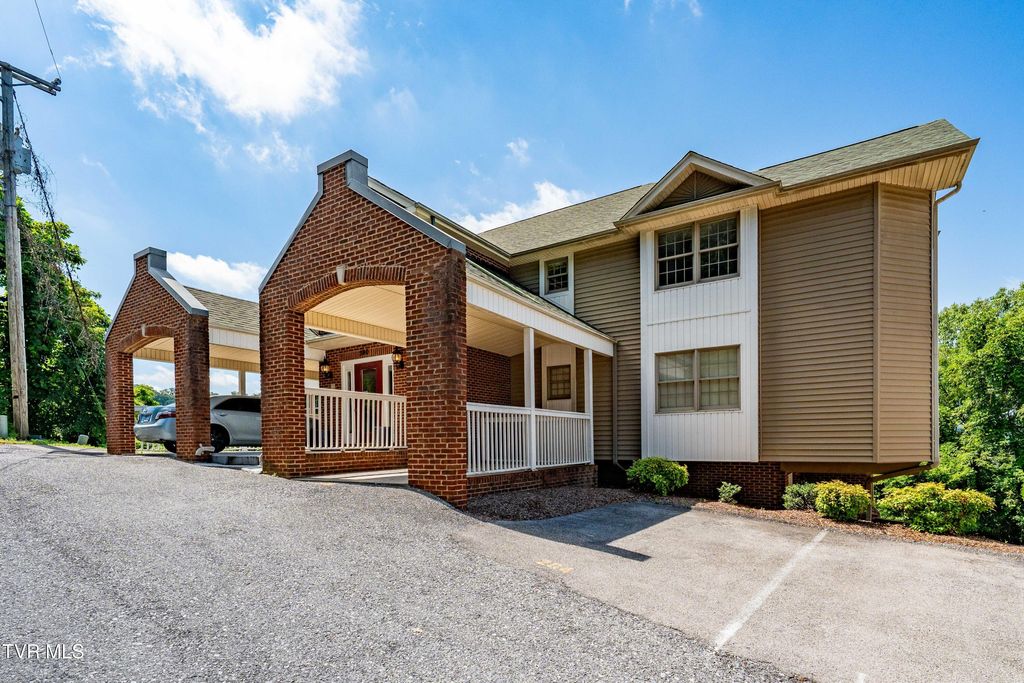 Photo of 100 Gables Place #206, Kingsport, TN 37664 (MLS # 9997089)
