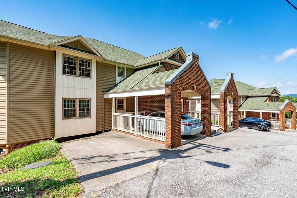 Photo of 100 Gables Place #206, Kingsport, TN 37664 (MLS # 9997089)