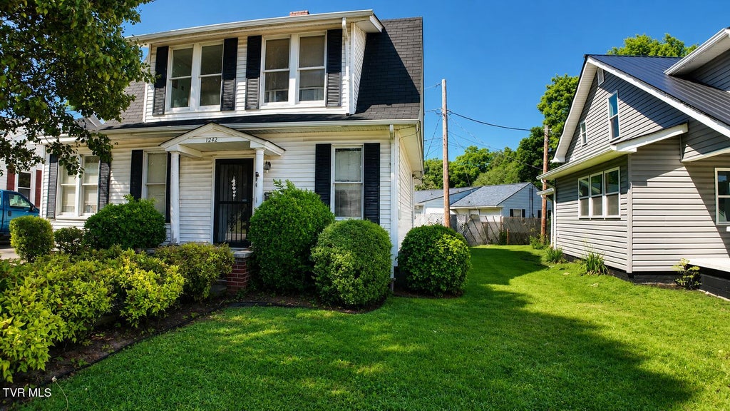 Photo of 1242 Center Street, Kingsport, TN 37660 (MLS # 10000298)