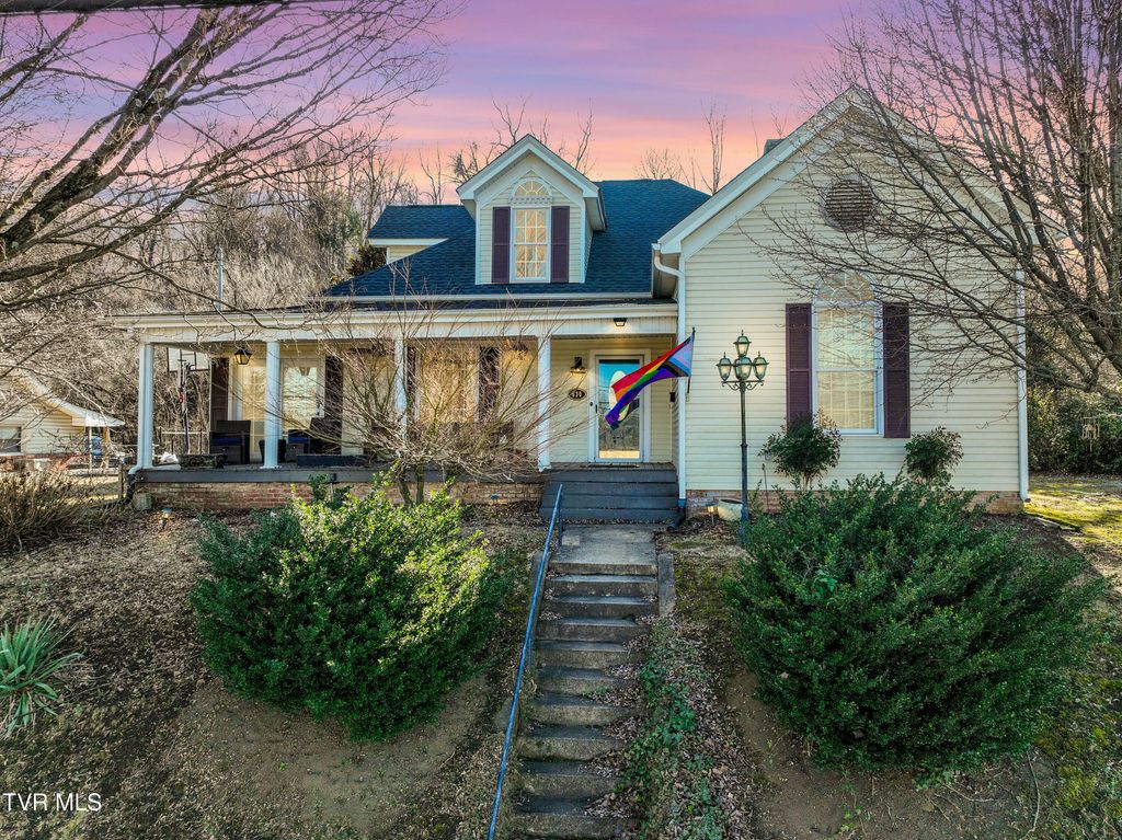 Photo of 630 Maple Street, Johnson City, TN 37601 (MLS # 9990518)